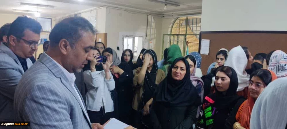 بازدیدفرماندار محترم شهرستان اقلید به همراه معاون عمرانی فرمانداری، شورای شهر، رئیس مرکز بهداشت و چند نفر از خیرین شهرستان از یکی از سراهای دانشجویی